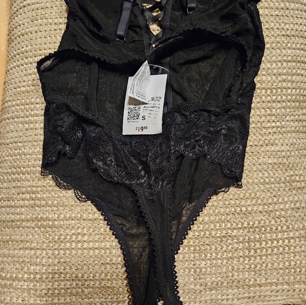 NWT Forever 21  Lace Bodysuit Lingerie small